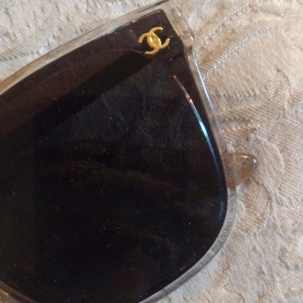Sunglasses with logo new,and matching key chain $45
